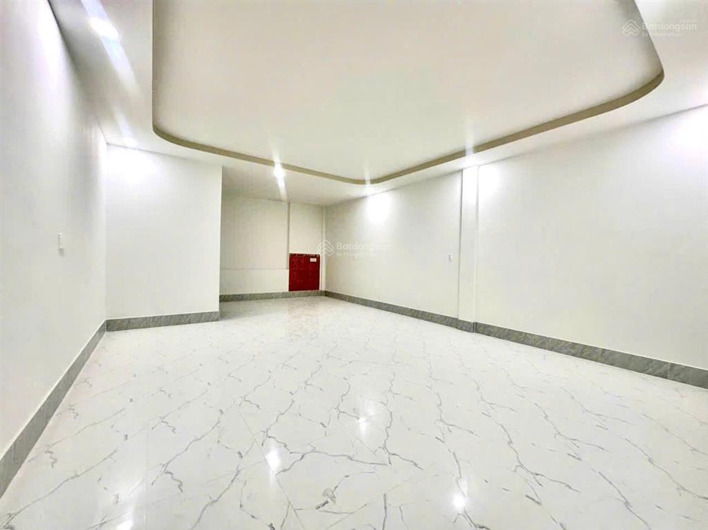 Cho thuê căn hộ cao cấp sát chợ tam hiệp , dt đa dạng 2245m2 , sân để xe hơi, gd 4 người thoải mái