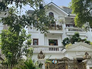 Bán biệt thự mặt phố kđt dịch vọng, sát cv cầu giấy, view trường quốc tế. 198m2 x 4t, 0978 996 ***