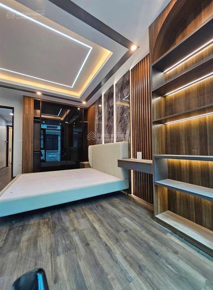 Bán nhà đông ngạc 35m, 5 tầng, ngõ thông kinh doanh, ô tô tránh, 2 thoáng, thang máy. giá  9 tỷ.