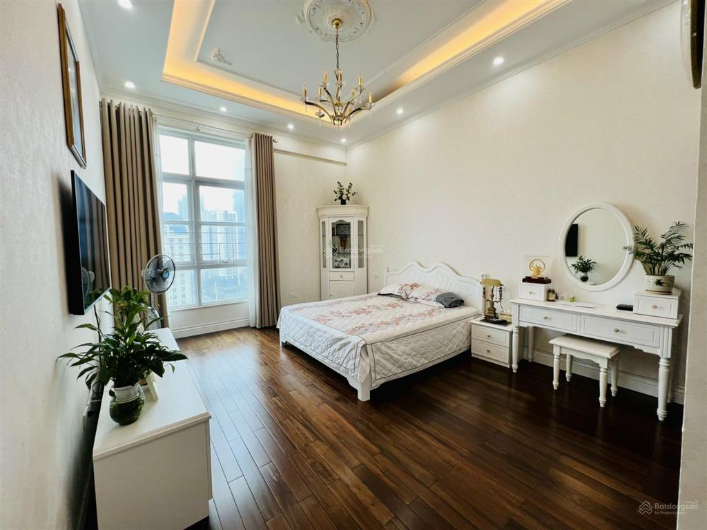 Gia đình thiện chí bán căn hộ 2 ngủ the manor tâm huyết, nhà đẹp ấm áp nội thất nhập khẩu