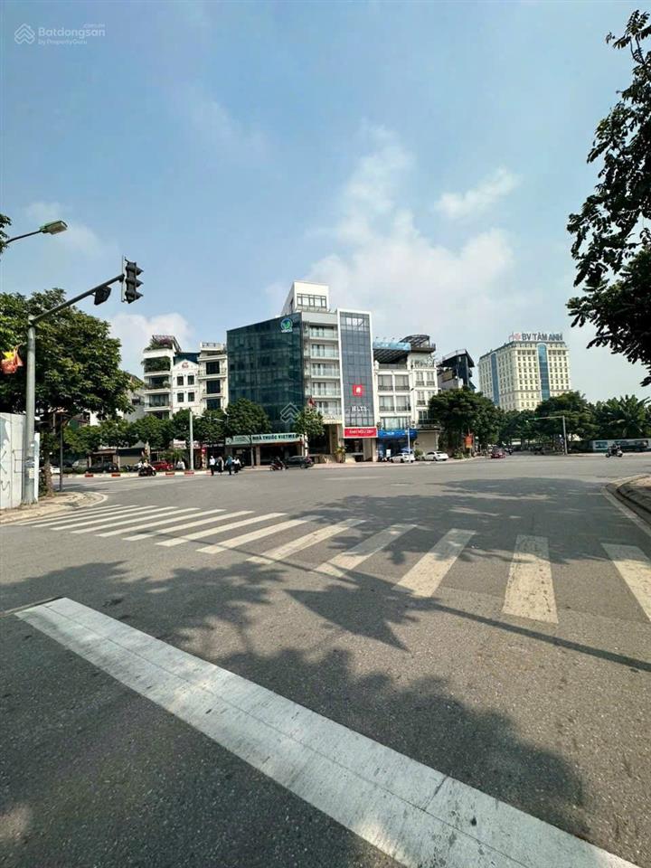 Bán nhà phố hồng tiến , dt 35m2 * m tiền 6m * nhà thang máy view hồ , sát mặt phố cho thuê 12tr