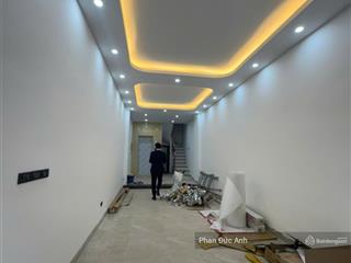 Bán nhà phố chùa láng, 40m2 6 tầng thang máy, ô tô vào nhà. giá 15,8 tỷ có tl  0843 983 ***
