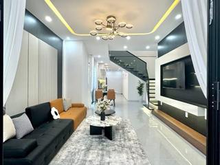 Nhà 2 tầng mới cứng sau lưng mặt tiền núi thành chỉ hơn 4 tỷ. thích hợp vợ chồng trẻ vào ở ngay