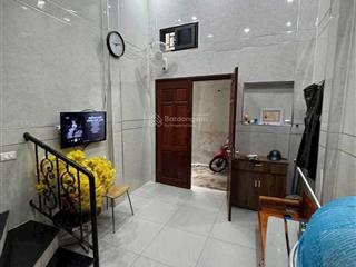 Nhà 3 tầng phú viên 20m . ô tô đỗ cửa giá loanh quanh 3 tỷ sổ đỏ cầm tay . gần cầu chương dương