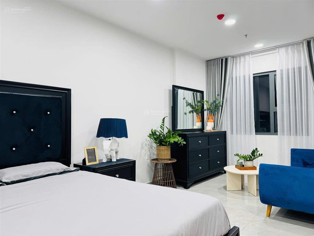 Bán gấp căn studio 33m2, sổ hồng riêng có sẵn sang tên liền, chỉ 990 triệu, có hồ bơi, công viên