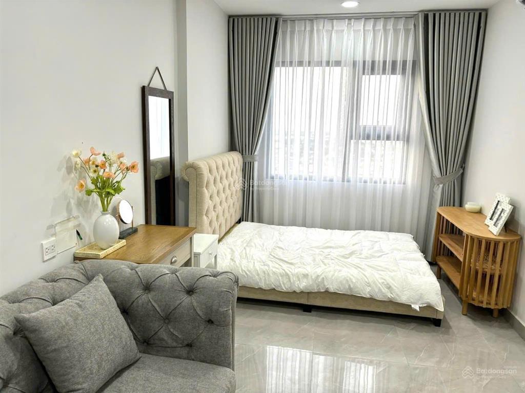 Bán gấp căn studio 33m2, sổ hồng riêng có sẵn sang tên liền, chỉ 990 triệu, có hồ bơi, công viên