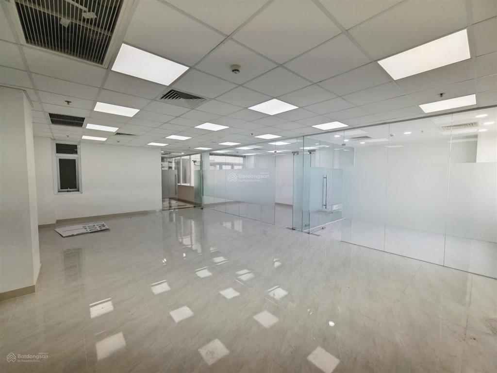 Văn phòng sàn 100m2 siêu hot  siêu đẹp  mới tinh nằm ngay trung tâm quận 3
