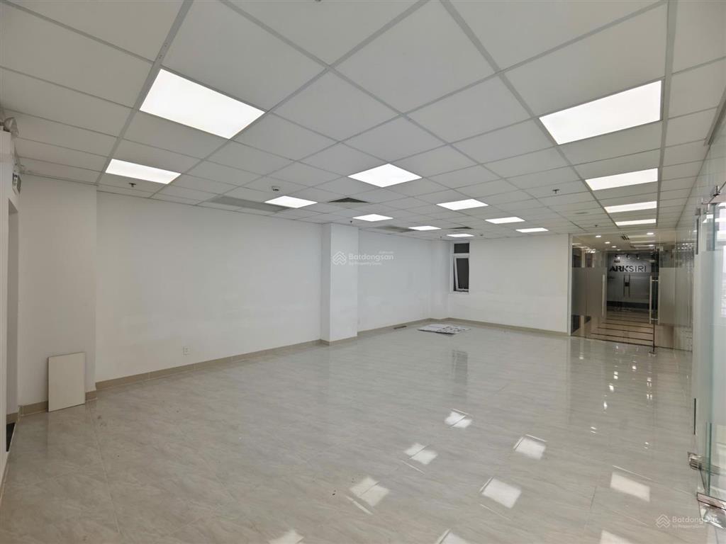 Văn phòng sàn 100m2 siêu hot  siêu đẹp  mới tinh nằm ngay trung tâm quận 3