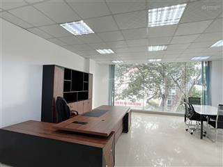 Cho thuê văn phòng sàn 110m2 view kính đẹp, sang trọng siêu hot trung tâm quận 3
