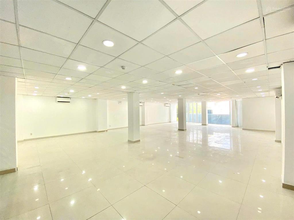Cho thuê văn phòng sàn 154m2 view kính sáng tại nguyễn xí  bình thạnh