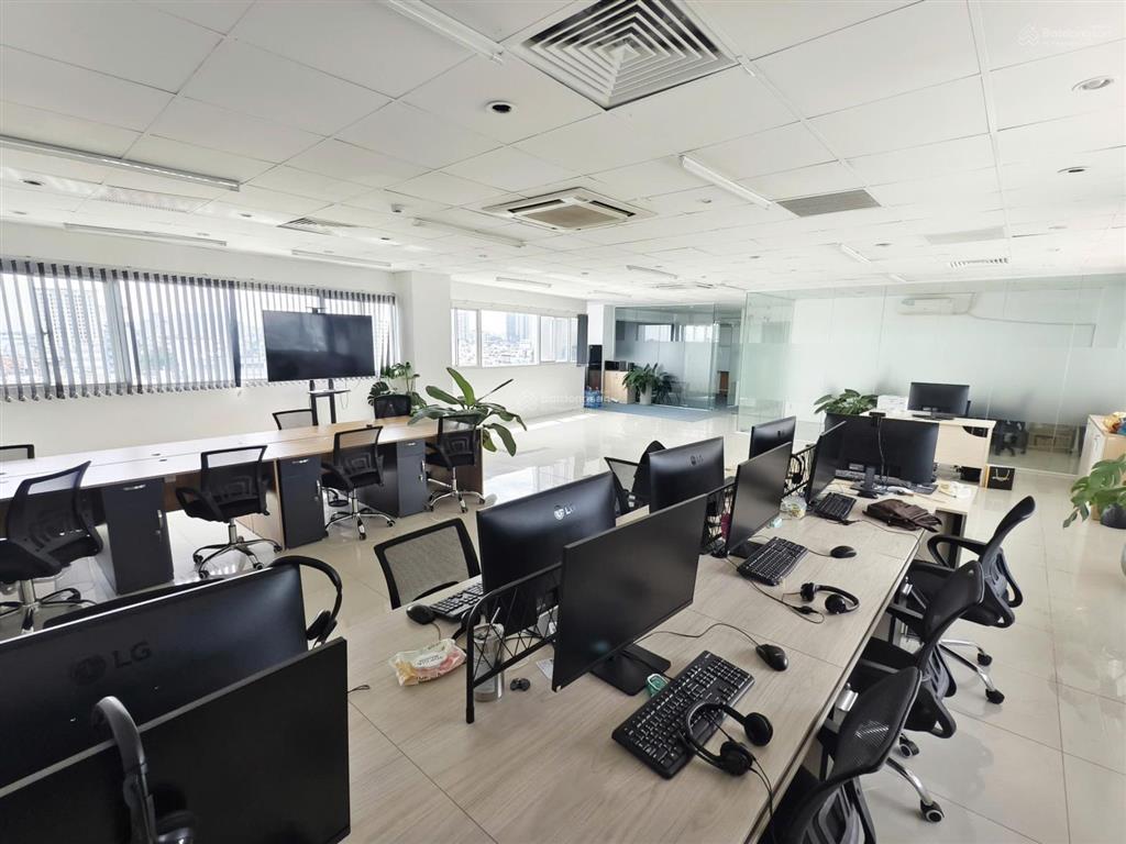 Văn phòng đẹp giá rẻ nhất khu vực sàn trệt 145m2 full kính  đinh bộ lĩnh cách landmark 81 chỉ 2km