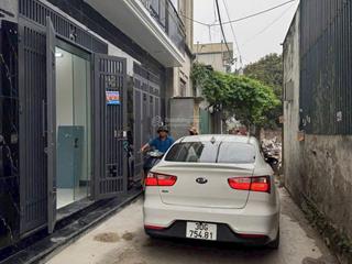 Bán nhà 3 tầng40m2ô tô đỗ cổng, cạnh đường thông ô tô tránh, gần quốc lộ 6 và đh thể dục thể thao