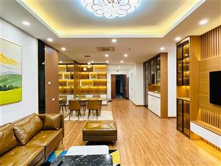 Gia đình cần bán căn hộ 150m2 ở vinaconex 1 khuất duy tiến giá 10,5 tỷ có thương lượng