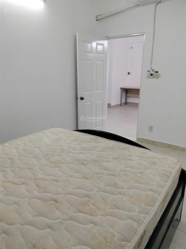 Chính chủ cho thuê căn 2 pn, 1 wc, cc số 1 tôn thất thuyết, p1 q4. nhà đẹp, thoáng mát. đủ nội thất