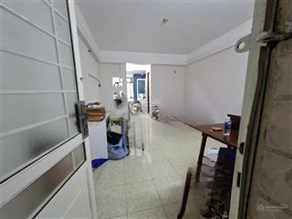 Chính chủ cho thuê căn hộ cc số 1 tôn thất thuyết , p1 , q4, giá tốt 6 triệu/tháng.  0917 566 ***