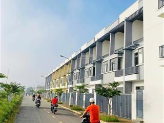Nhà ngay kcn phước đông 1 trệt 1 lầu 68m2, giá 1.5 tỷ sổ sẵn sang tên ngay ngân hàng hỗ trợ 70%