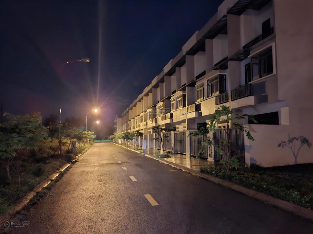 Bán căn nhà 1 trệt 1 lầu trong kcn phước đông dt sàn 99m2 giá 1.7tỷ sổ sẵn sang tên công chứng ngay