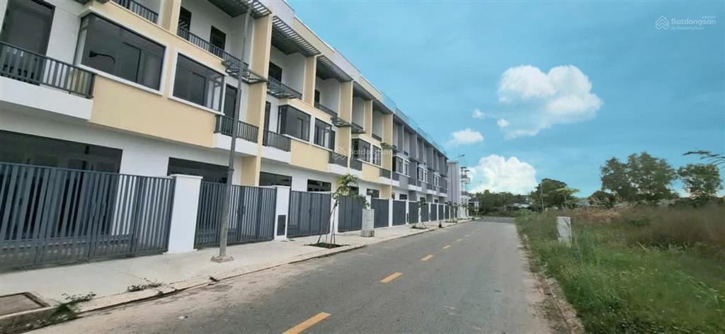 Bán căn nhà 1 trệt 1 lầu trong kcn phước đông dt sàn 99m2 giá 1.7tỷ sổ sẵn sang tên công chứng ngay