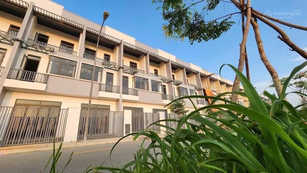 Bán căn nhà 1 trệt 1 lầu trong kcn phước đông dt sàn 99m2 giá 1.7tỷ sổ sẵn sang tên công chứng ngay