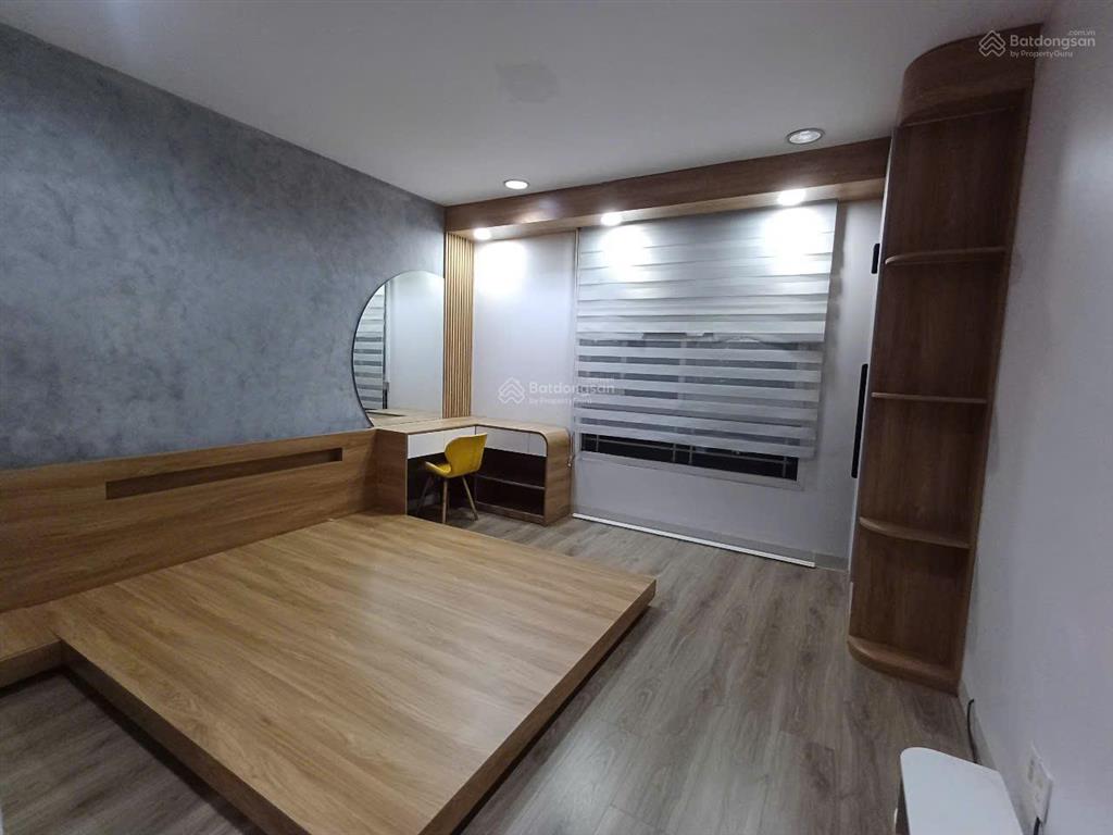 Cho thuê căn 2 phòng ngủ rộng 105m2 có đầy đủ nội thất giá 8.5 triệu/tháng.  0907 383 ***