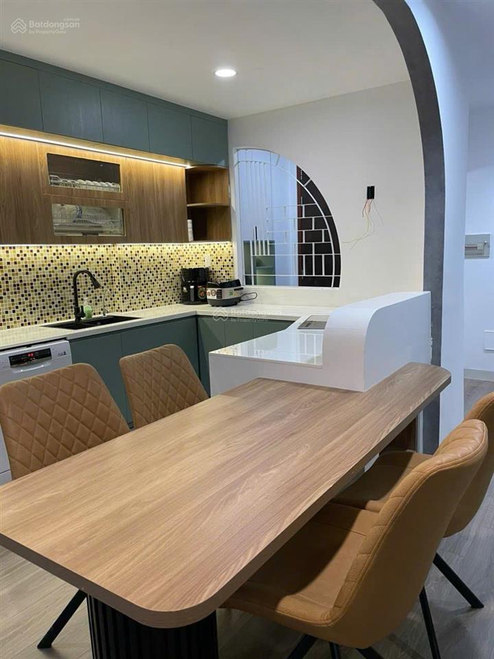 Cho thuê căn 2 phòng ngủ rộng 105m2 có đầy đủ nội thất giá 8.5 triệu/tháng.  0907 383 ***