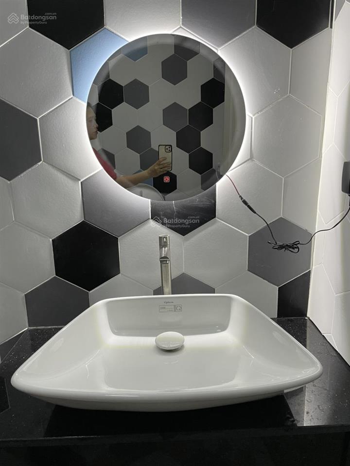 Cho thuê căn 2 phòng ngủ rộng 105m2 có đầy đủ nội thất giá 8.5 triệu/tháng.  0907 383 ***