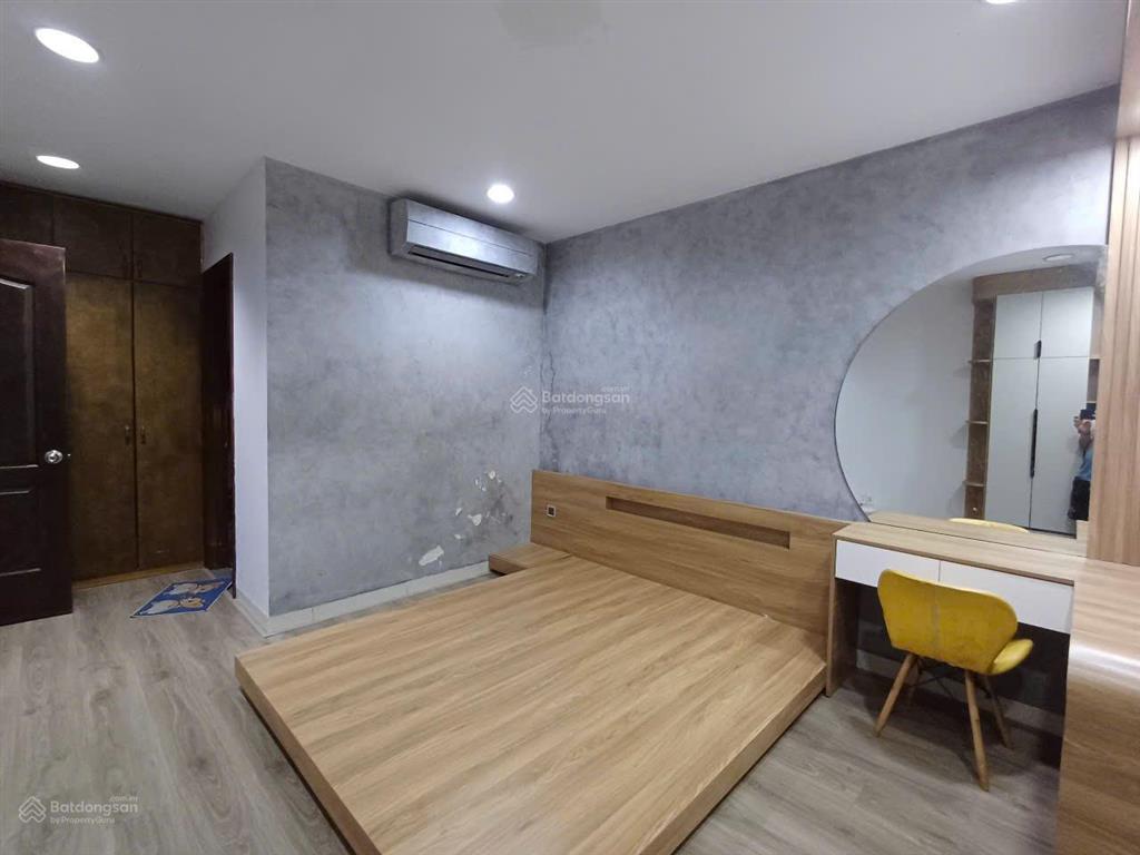 Cho thuê căn 2 phòng ngủ rộng 105m2 có đầy đủ nội thất giá 8.5 triệu/tháng.  0907 383 ***