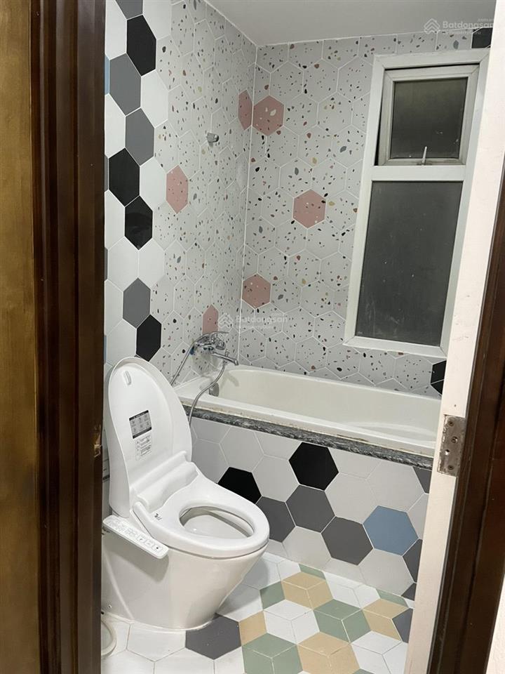 Cho thuê căn 2 phòng ngủ rộng 105m2 có đầy đủ nội thất giá 8.5 triệu/tháng.  0907 383 ***