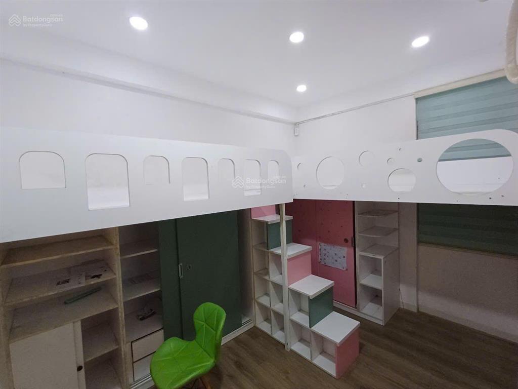 Cho thuê căn 2 phòng ngủ rộng 105m2 có đầy đủ nội thất giá 8.5 triệu/tháng.  0907 383 ***