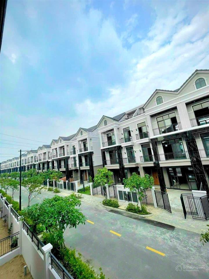 Cần bán căn nhà phố 119m2 gs metrocity giá 16.5 tỷ miễn trung gian