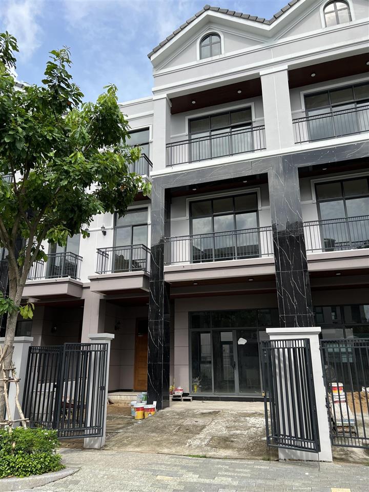 Cần bán căn nhà phố 119m2 gs metrocity giá 16.5 tỷ miễn trung gian