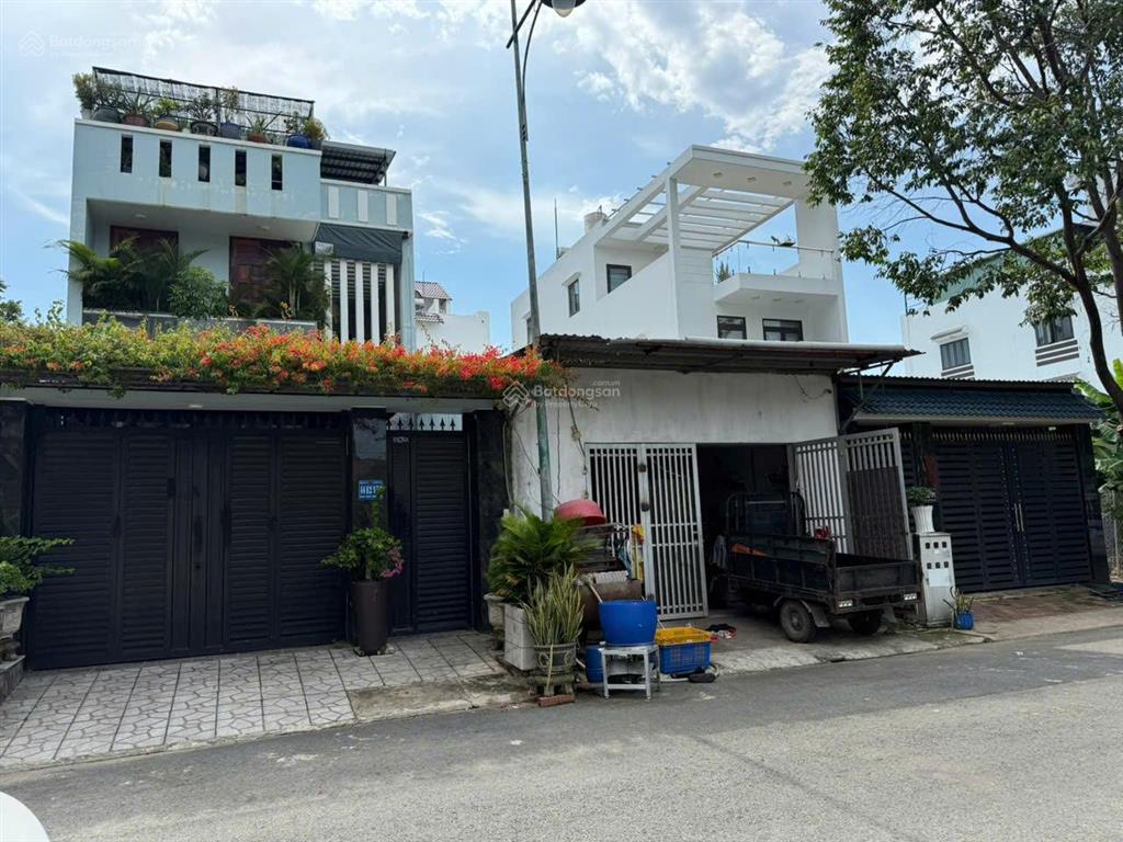 Bán lô đất kề góc 150m² full thổ cư  đường rộng 16m  khu nhà phố sát chợ đầu mối  giá 6 tỷ 75