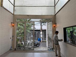 Chính chủ bán nhà 2 tầng rưỡi đường nhựa 8m thông quốc lộ 13  giá 5ty  122m2 đất ở  sát thủ đức