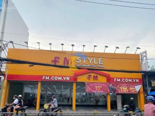 Cho thuê căn góc 2 mặt tiền 210 nguyễn thị thập, quận 7, ngang 18m, làm showroom quá chuẩn