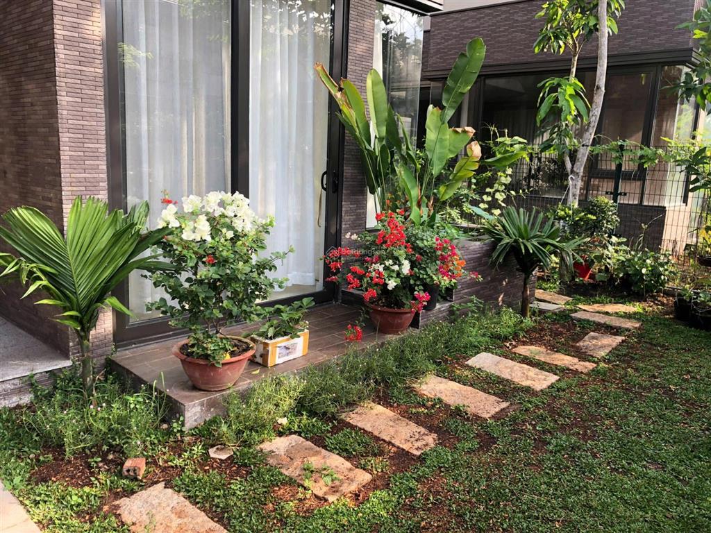 Biệt thự waterpoint, full nội thất, 1 trệt + 1 lầu. sổ hồng 9.2 tỷ