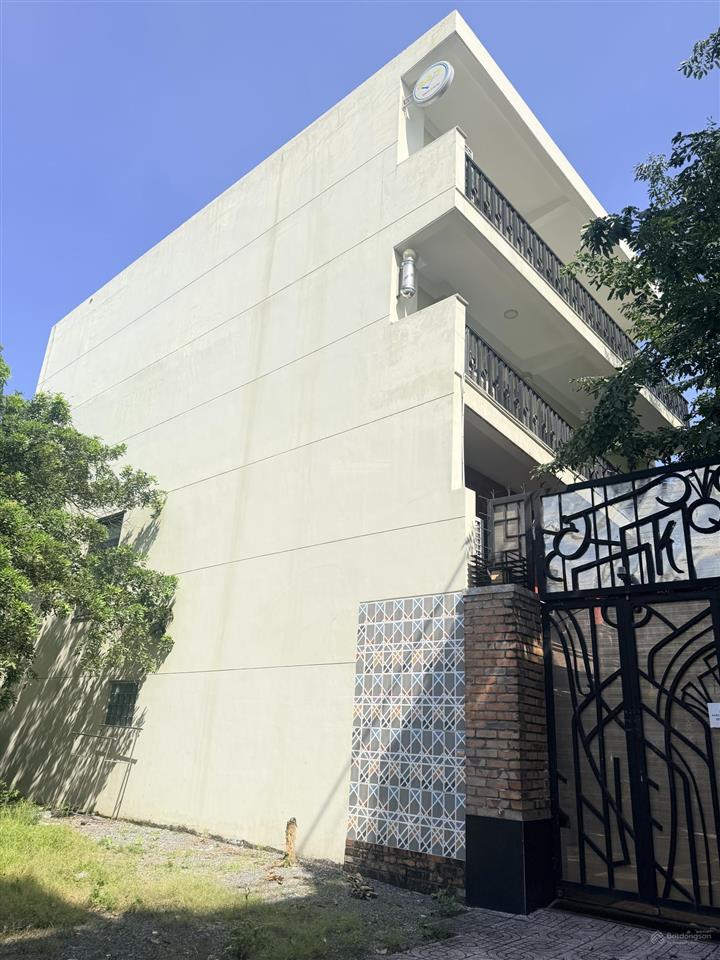 Đất hồ bá phấn siêu đẹp xây căn hộ dịch vụ  129m2(8x16) sổ hồng