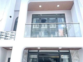 Bán nhà 105m2 tuyệt đẹp hẻm xe hơi ngủ trong sân đường bưng ông thoàn, quận 9, tặng nội thất xịn