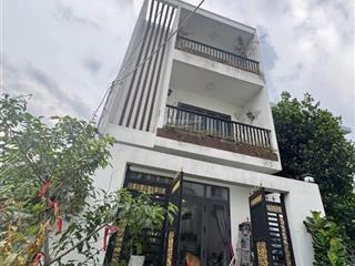 Chủ gửi bán nhanh nhà lầu 3 tầng đường 6, long trường, quận 9, giá chỉ 4,5tỷ