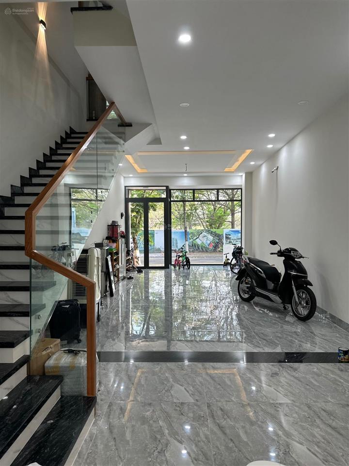 Cho thuê nhà thô 1 trệt 2 lầu 100m2, nhà 4 phòng ngủ 5 tolet 1 phòng khách và 1 bếp, giá 14tr/tháng