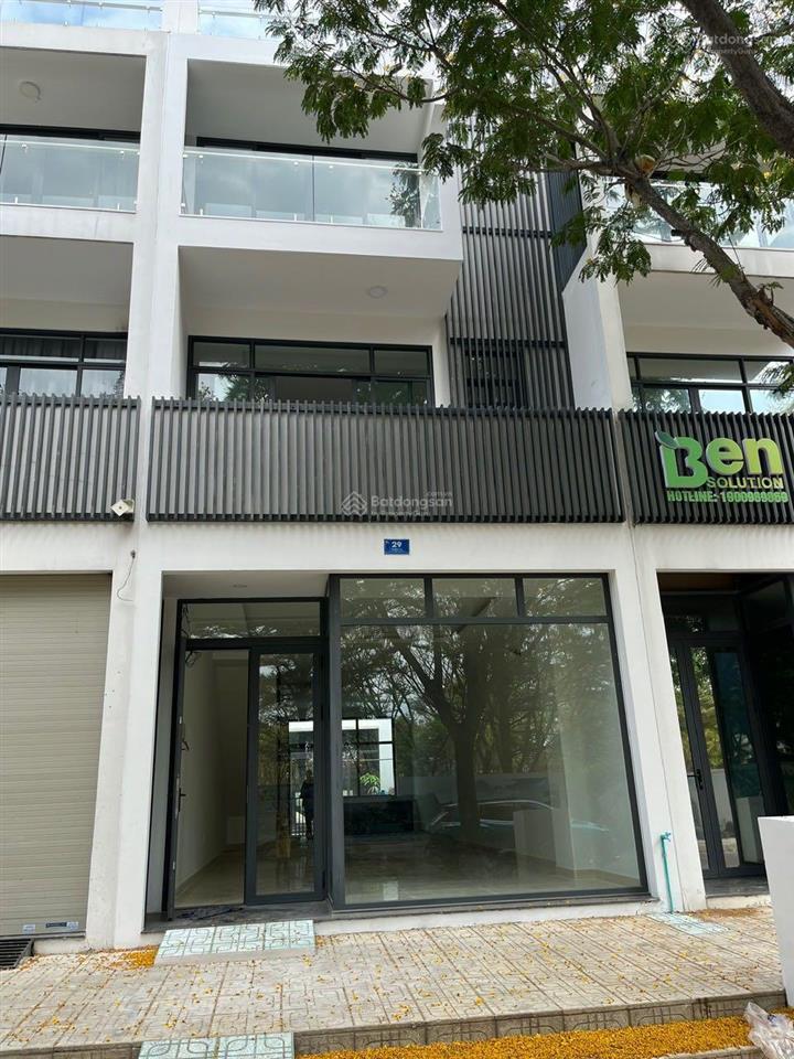 Cho thuê nhà thô 1 trệt 2 lầu 100m2, nhà 4 phòng ngủ 5 tolet 1 phòng khách và 1 bếp, giá 14tr/tháng
