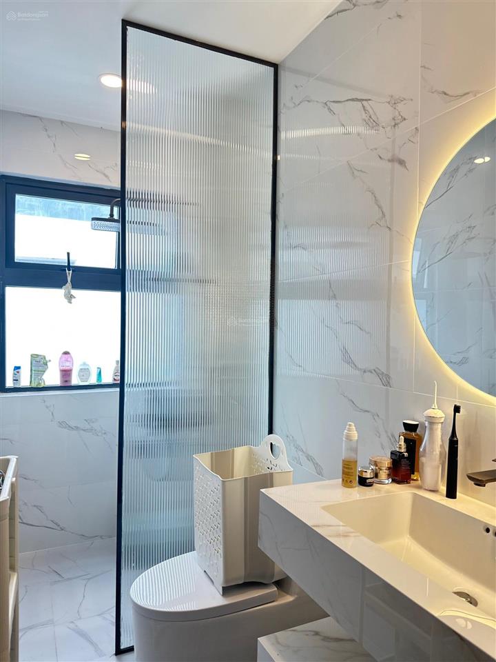 Cho thuê nhà thô 1 trệt 2 lầu 100m2, nhà 4 phòng ngủ 5 tolet 1 phòng khách và 1 bếp, giá 14tr/tháng