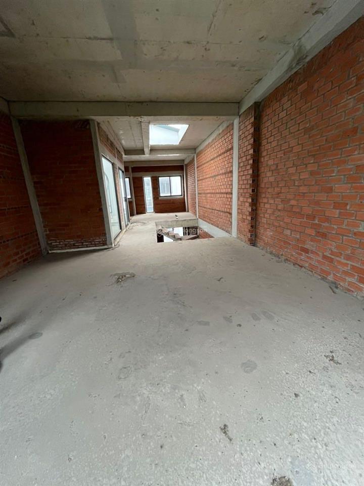 Cần cho thuê nhà làm kho nhà 1trệt 2 lầu hoàn thiện bên ngoài thô bên trong, giá chỉ 6tr/tháng