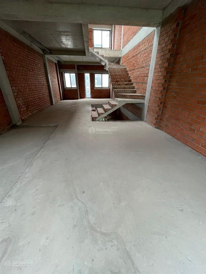 Cần cho thuê nhà làm kho nhà 1trệt 2 lầu hoàn thiện bên ngoài thô bên trong, giá chỉ 6tr/tháng