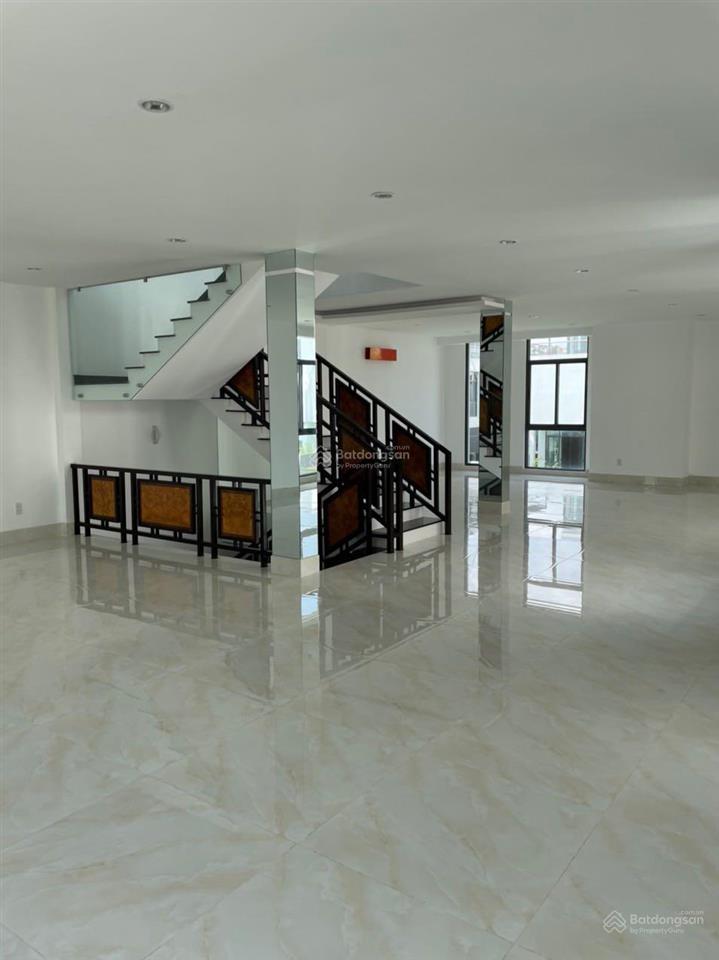 Cần tiền bán nhanh căn biệt thự 320m2 đã hoàn thiện đang cho công ty nước ngoài thuê giá bán 24,5ty