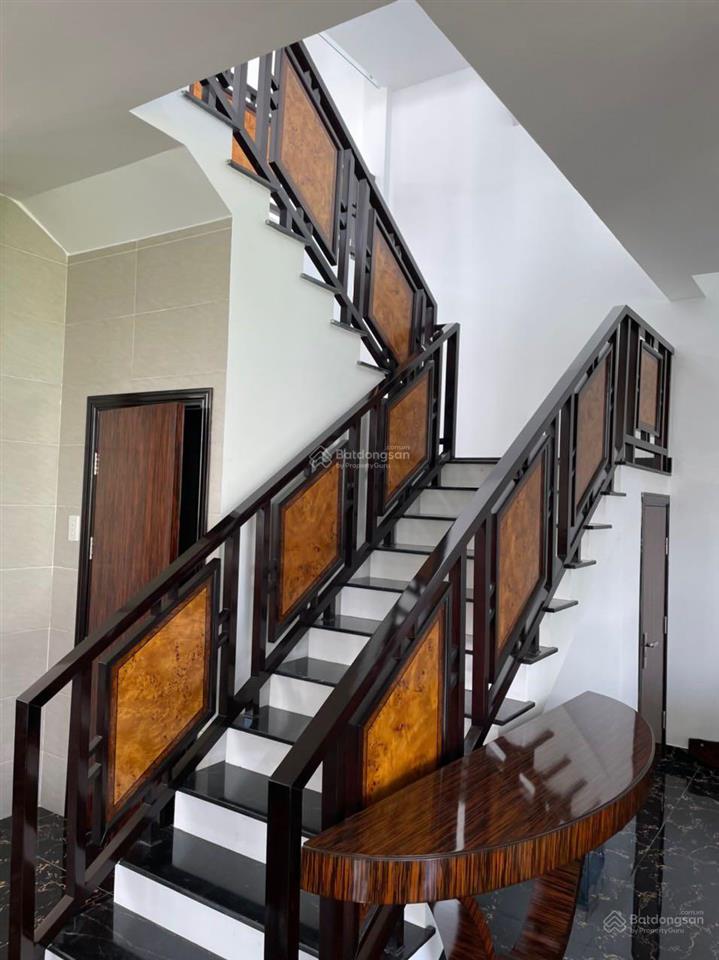 Cần tiền bán nhanh căn biệt thự 320m2 đã hoàn thiện đang cho công ty nước ngoài thuê giá bán 24,5ty