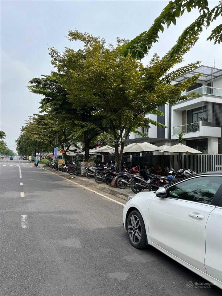 Hot một căn duy nhất một căn shop 200m2 mặt tiền đường 30m đối diện tttm giá 33tỷ  0938 051 ***