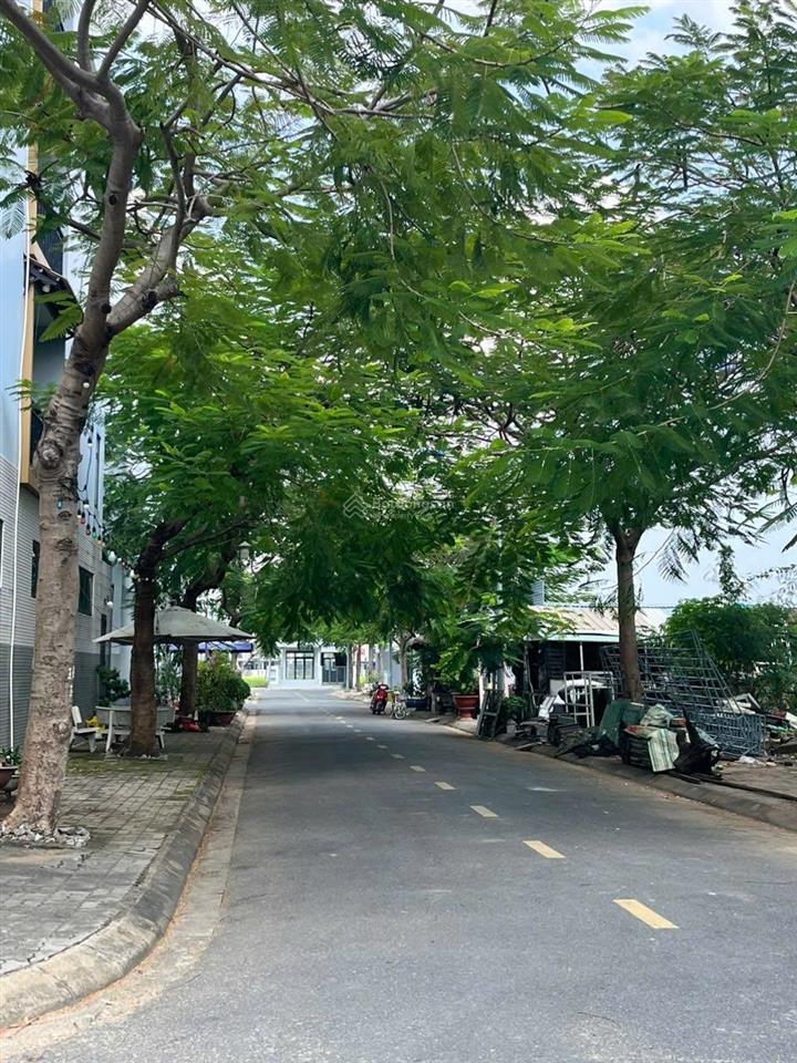 Một trong số ít 1 lô mặt tiền đường 23m đối diện công viên sạch đẹp thoáng mát giá chỉ 78tr/m2