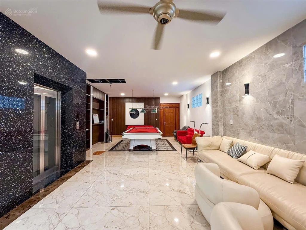 Bán biệt thự 5 tầng, đất 310m2, có hồ bơi, thang máy, gara ô tô, ngay trung tâm bình thạnh. 49.5tỷ