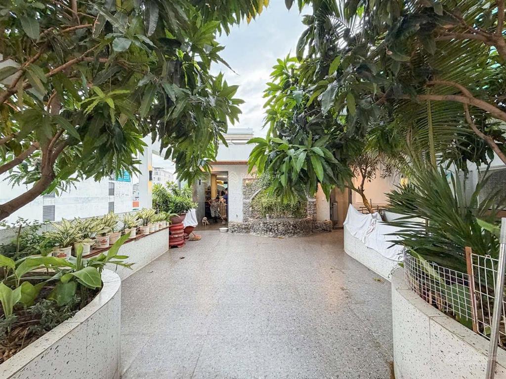 Bán biệt thự 5 tầng, đất 310m2, có hồ bơi, thang máy, gara ô tô, ngay trung tâm bình thạnh. 49.5tỷ