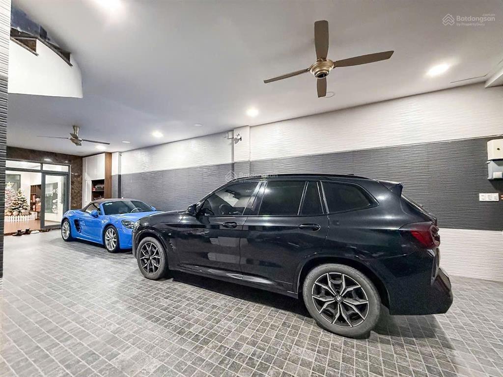 Bán biệt thự 5 tầng, đất 310m2, có hồ bơi, thang máy, gara ô tô, ngay trung tâm bình thạnh. 49.5tỷ